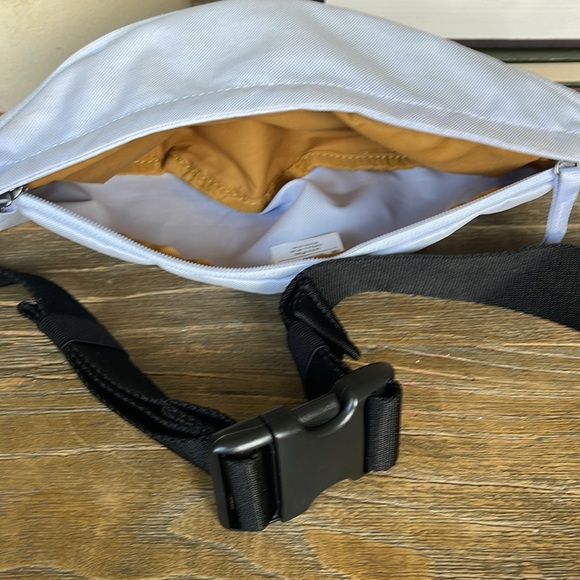 NIKE Fannie Pack Light Pale Blue - Picture 6 of 8